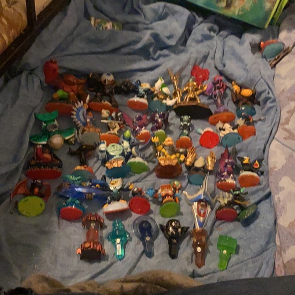 Bag of skylanders toys (bag included)